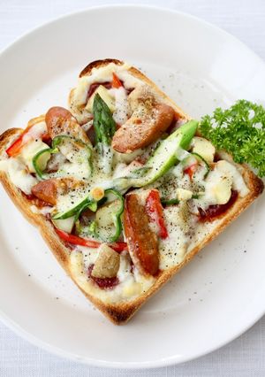 手作りピザソースで【具沢山ピザトースト】-レシピのメイン写真