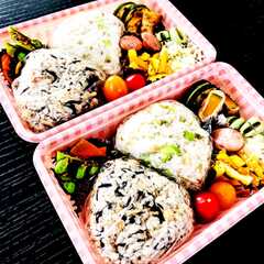 รูปของ 空豆と搾菜& ひじきサーディンのおむすび