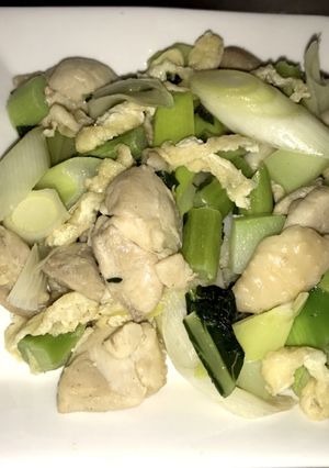 鶏肉とブロッコリーの芯の中華炒め-レシピのメイン写真