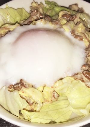 納豆とキャベツのサラダ〜温玉のせ〜-レシピのメイン写真