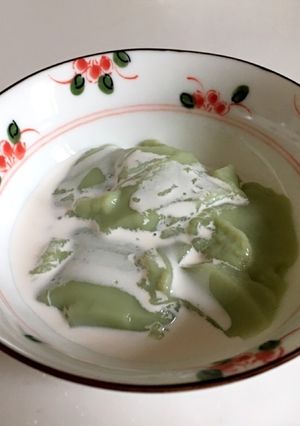 青汁で抹茶風ふるふるミルクゼリー-レシピのメイン写真