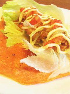 カレーから揚げとレタスのトマトクレープ-レシピのメイン写真