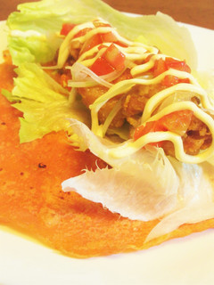 カレーから揚げとレタスのトマトクレープ-レシピのメイン写真