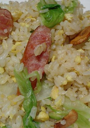 ウインナーとレタスのガーリックチャーハン-レシピのメイン写真