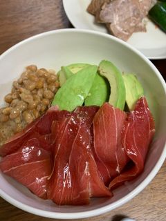 中トロの漬け、アボカド、納豆のどんぶり-レシピのメイン写真