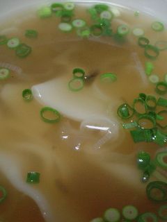 餃子の皮でザーサイとネギのワンタンスープ-レシピのメイン写真