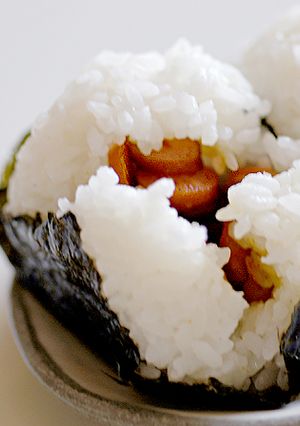 ハマる美味しさ♪ウィンナーおむすび-レシピのメイン写真