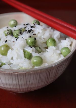夕食弁当♪美味♪えんどう豆で旬な豆ごはん-レシピのメイン写真