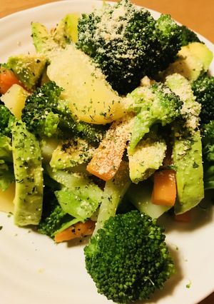 アボカドといろいろ野菜の塩ゆで温サラダ-レシピのメイン写真