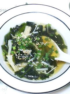 榎茸とワカメのヘルシースープ-レシピのメイン写真