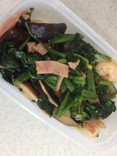 むきえびとほうれん草ベーコン炒め-レシピのメイン写真