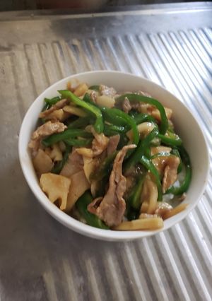 採れたてタケノコの青椒肉絲丼-レシピのメイン写真