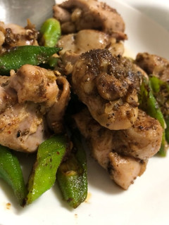 鶏肉とオクラのスパイシー炒め-レシピのメイン写真