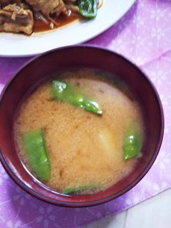 絹さやとジャガイモの味噌汁-レシピのメイン写真