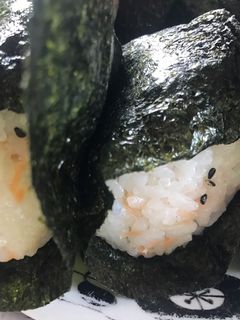 焼鮭とごま塩 おむすび-レシピのメイン写真