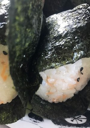 焼鮭とごま塩 おむすび-レシピのメイン写真