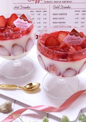 苺レアチーズヨーグルトグラススイーツ♡-レシピのメイン写真