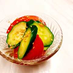 A picture of トマトときゅうりの中華サラダ.
