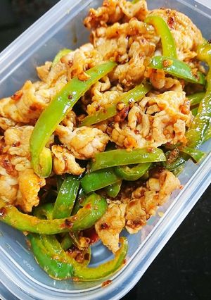豚肉とピーマンの食べるラー油炒め-レシピのメイン写真