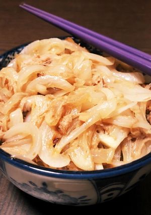ガリバタ醤油のオニオンツナ丼-レシピのメイン写真