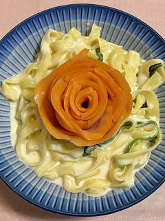 スモークサーモンほうれん草クリームパスタ-レシピのメイン写真