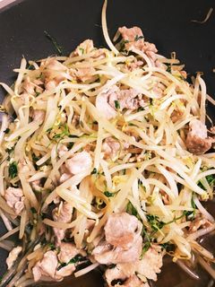 豚肉・もやし・豆苗の醤油炒め シンプル-レシピのメイン写真