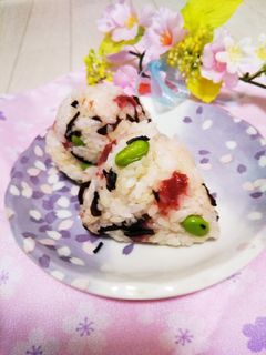 梅と昆布と枝豆のおにぎり-レシピのメイン写真