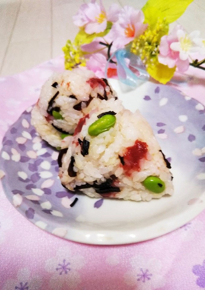 梅と昆布と枝豆のおにぎり-レシピのメイン写真