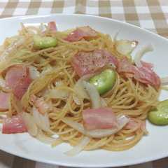 รูปของ そら豆とベーコンの醤油バターパスタ