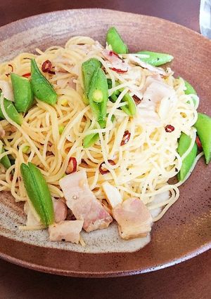 さやえんどうとベーコンのペペロンチーノ-レシピのメイン写真