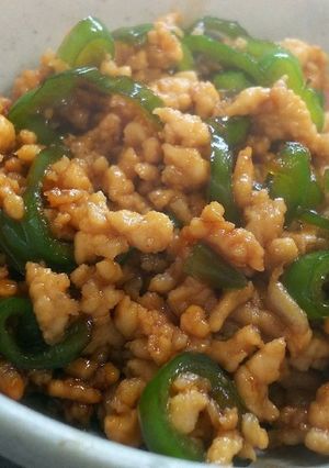 お弁当に！ピーマンの鶏そぼろ炒め煮-レシピのメイン写真