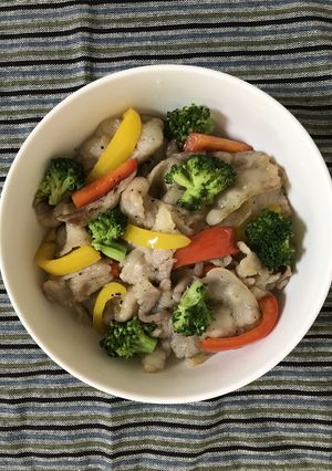 昆布茶で!ブロッコリーとパプリカの塩豚丼-レシピのメイン写真