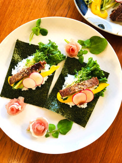 記念日に♡ステーキ肉のサラダ手巻き寿司-レシピのメイン写真