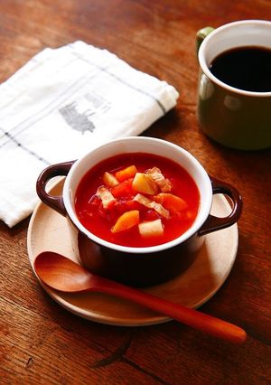 たっぷり野菜とベーコンのトマトスープ-レシピのメイン写真