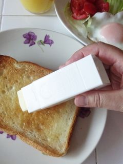 トーストに固いバターを簡単にぬる方法-レシピのメイン写真