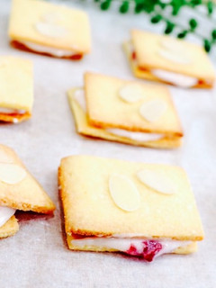 ストロベリーチョコクッキーサンド-レシピのメイン写真