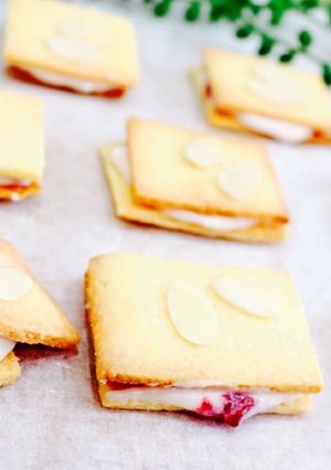 ストロベリーチョコクッキーサンド-レシピのメイン写真
