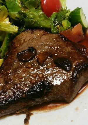 牛肩肉のステーキ☆赤ワインソース-レシピのメイン写真