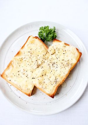 懐かしい味【ハニーバターチーズトースト】-レシピのメイン写真