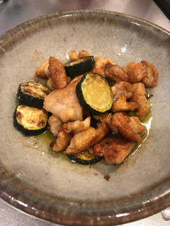 鶏皮と素揚げズッキーニ-レシピのメイン写真