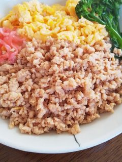 フライパンだけで!時短♪5分で鶏そぼろ-レシピのメイン写真