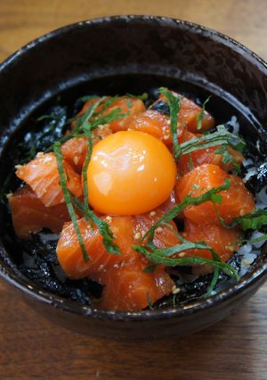 サーモンのとろユッケ丼-レシピのメイン写真