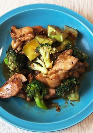何食べ?ブロッコリー鶏肉のオイスター炒め-レシピのメイン写真