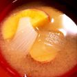 さつまいもと新玉ねぎの味噌汁