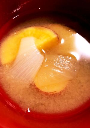 さつまいもと新玉ねぎの味噌汁-レシピのメイン写真