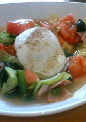 野菜たっぷりスープ・ポーチドエッグのせ-レシピのメイン写真