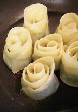 いつもの餃子にひと手間！薔薇餃子の包み方-レシピのメイン写真