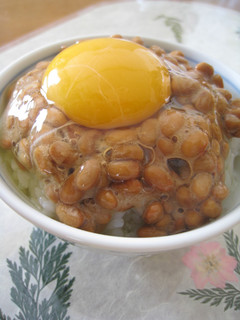 ポン酢+ごま油で納豆+卵かけご飯♪-レシピのメイン写真