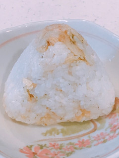 のり塩ポテチにマヨの、パリッとおにぎり-レシピのメイン写真