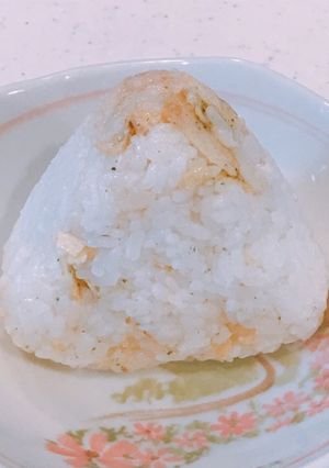 のり塩ポテチにマヨの、パリッとおにぎり-レシピのメイン写真